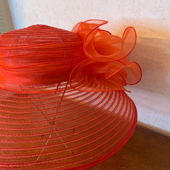 Giovannio New York Red Hat with Adjustable Fit Band - Picture 4 of 11